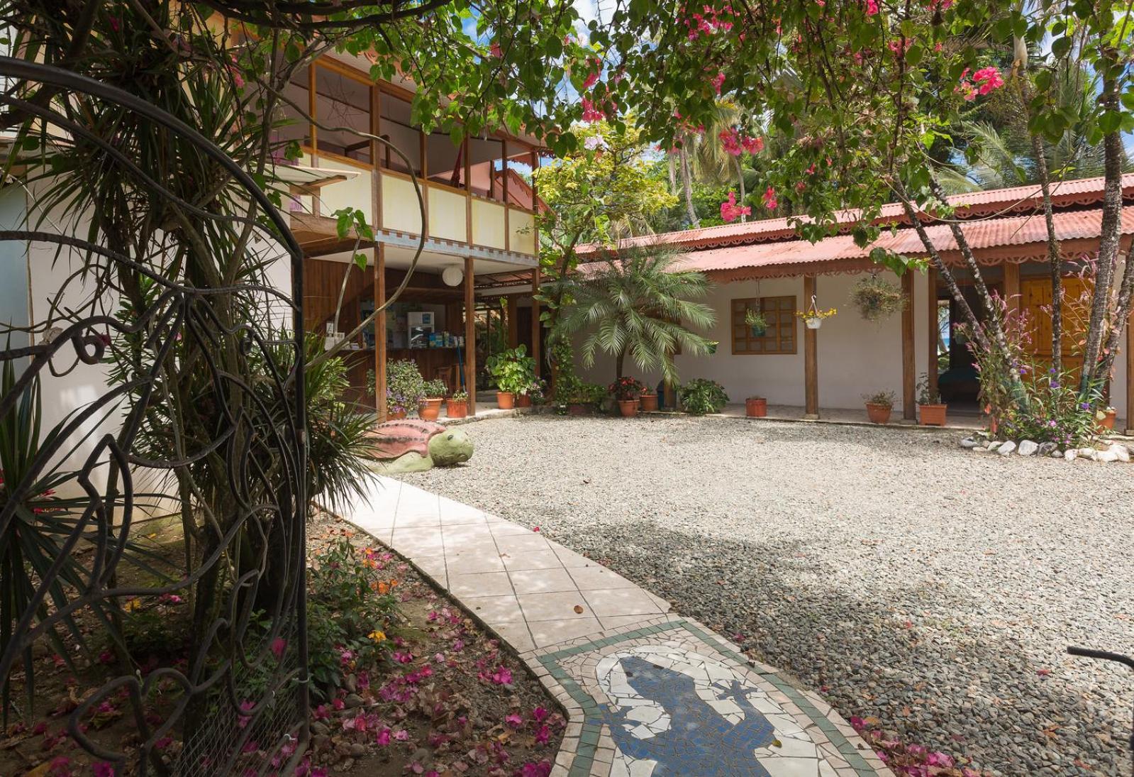 Yucca Beachfront Hotel Puerto Viejo de Talamanca Exteriör bild