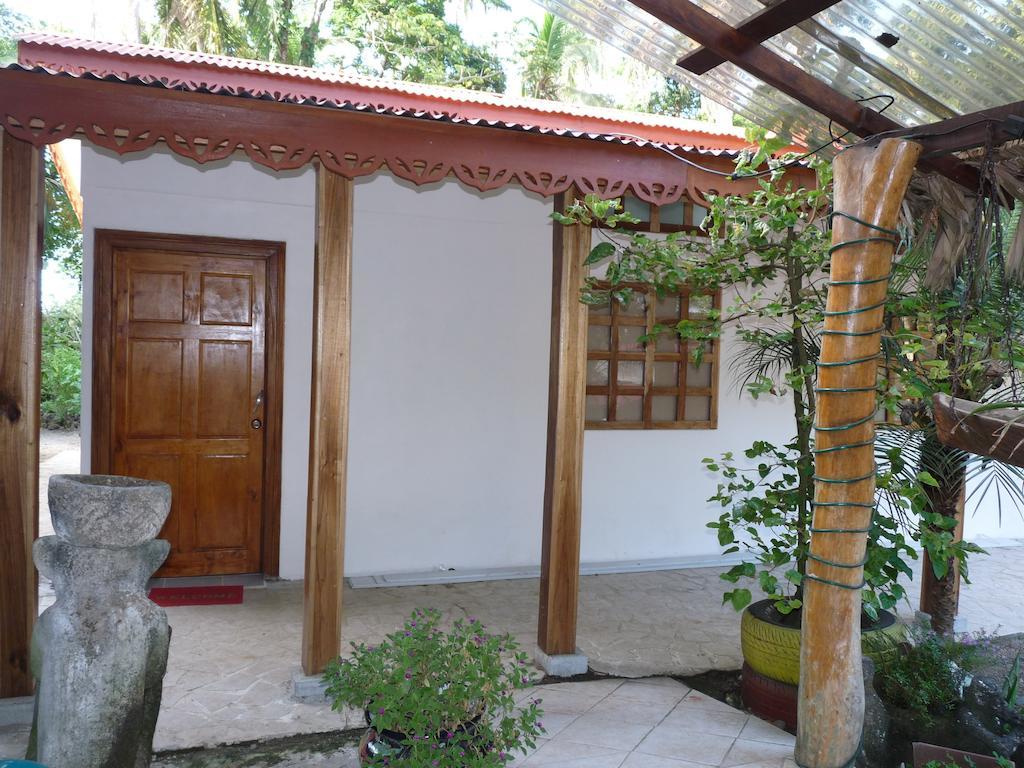 Yucca Beachfront Hotel Puerto Viejo de Talamanca Exteriör bild